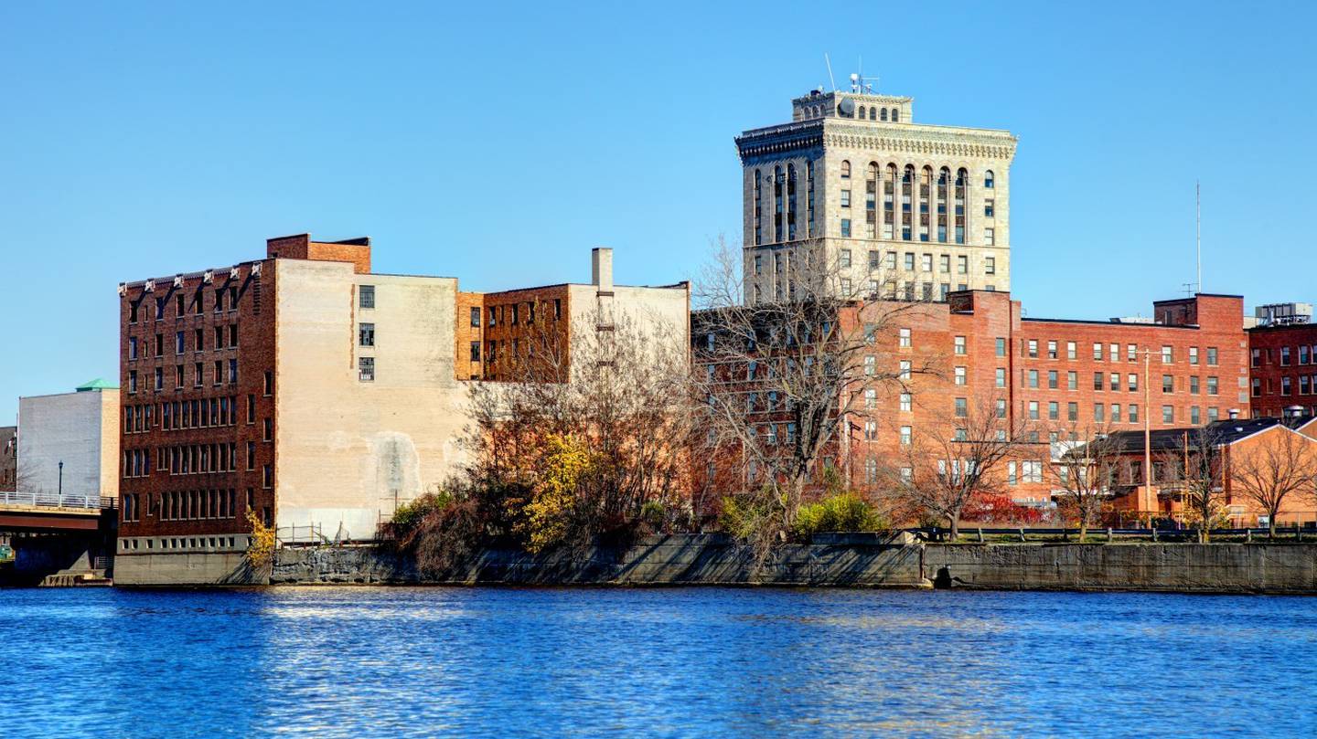 <p><strong>> Avg. down payment:</strong> 8.7%<br/>
<strong>> Median home purchase price:</strong> $160,000<br/>
<strong>> Homeownership rate:</strong> 71.7%<br/>
<strong>> Median monthly housing costs:</strong> $1,106 (incl. mortgage payments)<br/>
<strong>> Typical home size:</strong> 6.4 rooms<br/>
<strong>> Overall cost of living:</strong> 12.2% less expensive than avg.</p>