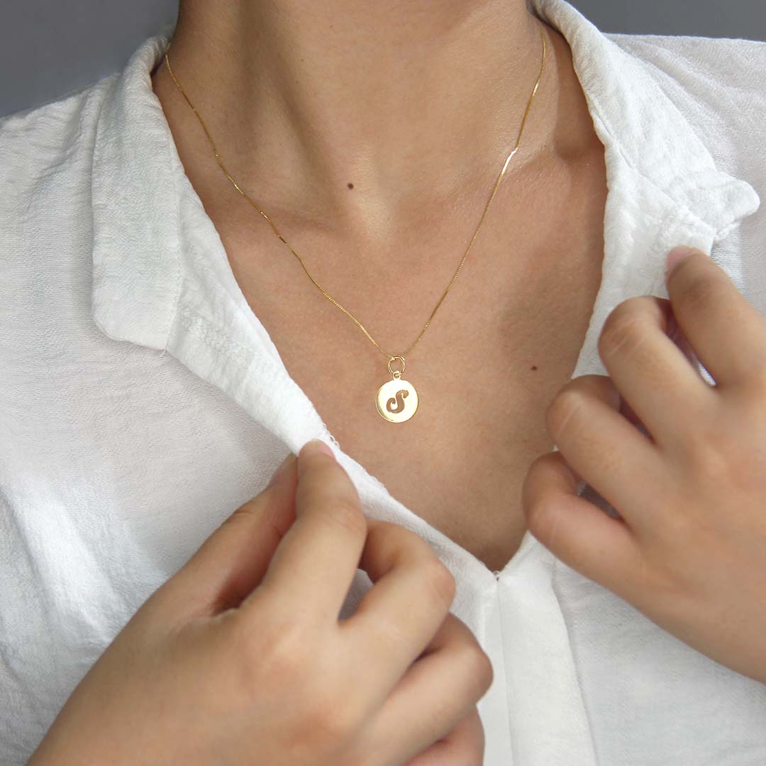 Round Disc Initial Pendant – Oro China Jewelry
