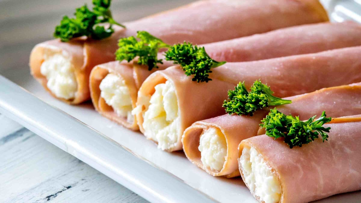 Šunkové rolky plněné křenovou pěnou | Prima Fresh