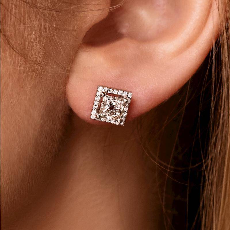 Stud Earrings 101: Everything You Need to Know [Guide]