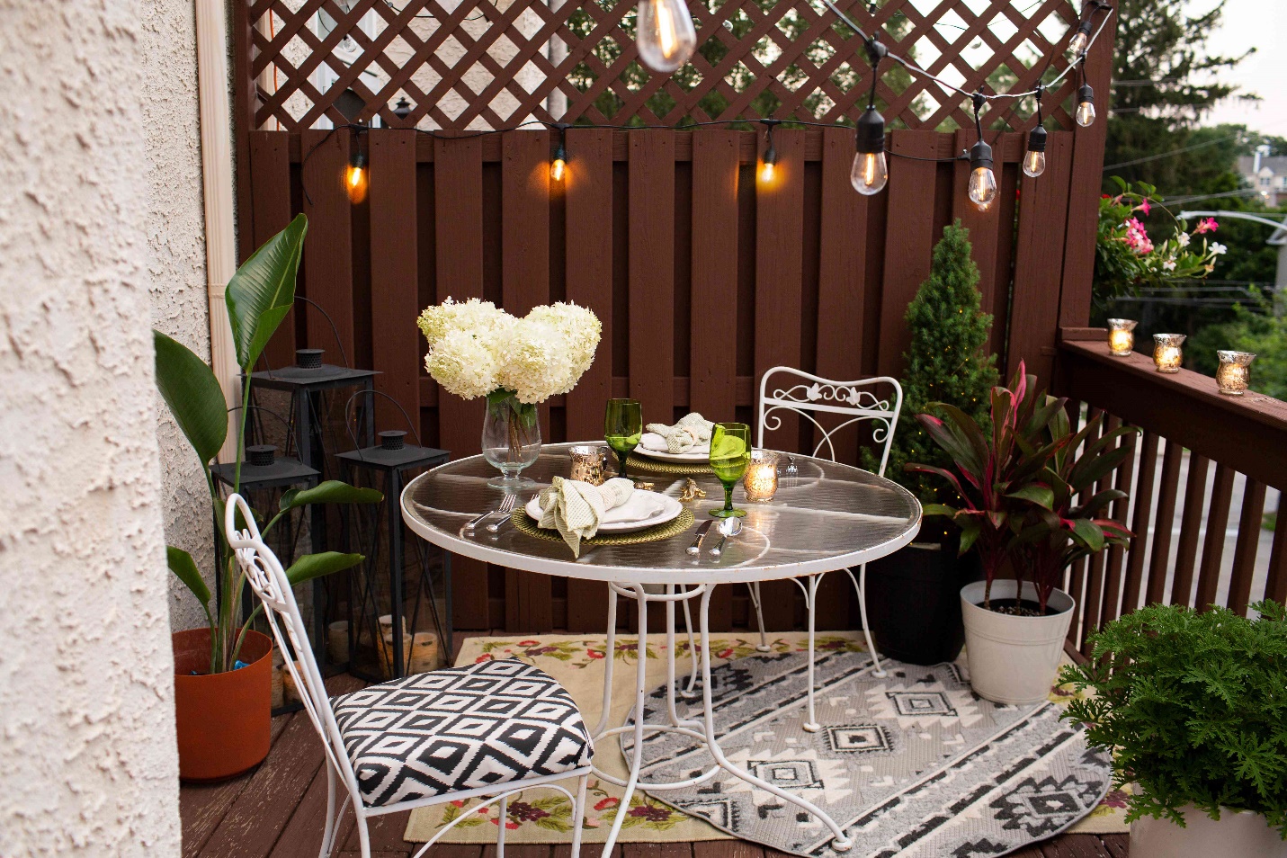 17 Ways to Turn Your Tiny Balcony Into an Irresistible Retreat